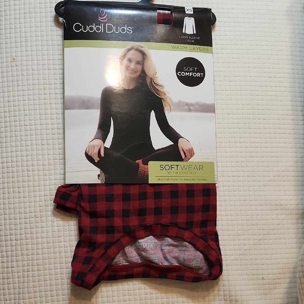 Cuddl Duds Black and Red Plaid Thermal Top Xs